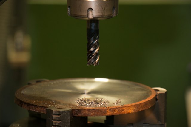 Cutting tool above a metal plate covered in chips